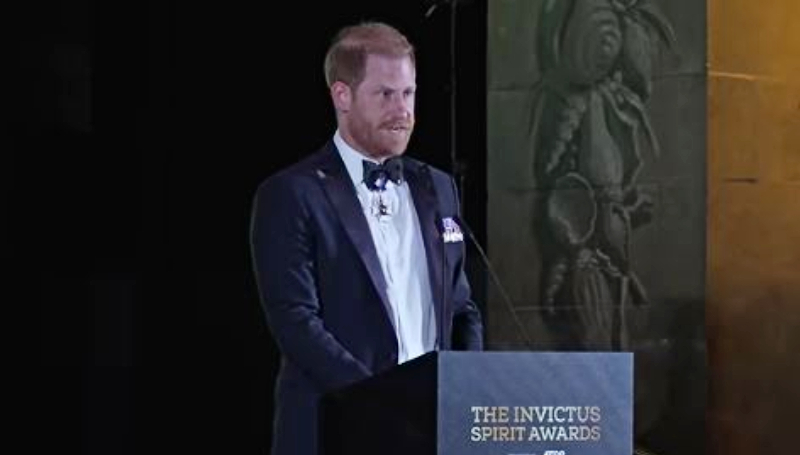 Harry gives a speech at the Spirit Awards - Invictus Games Foundation - YouTube