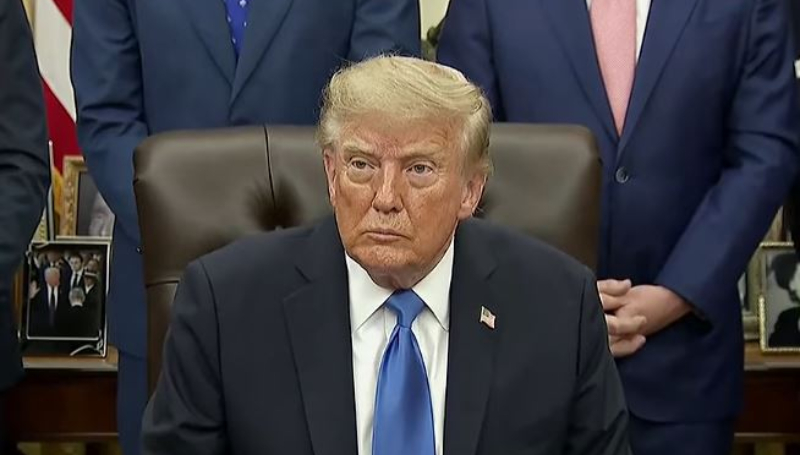 The president reacts to questions from the floor - News24 Australia - YouTube