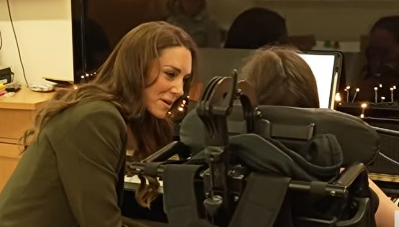 Kate Middleton interacted with the kids and their families - The Royal Family Channel - YouTube