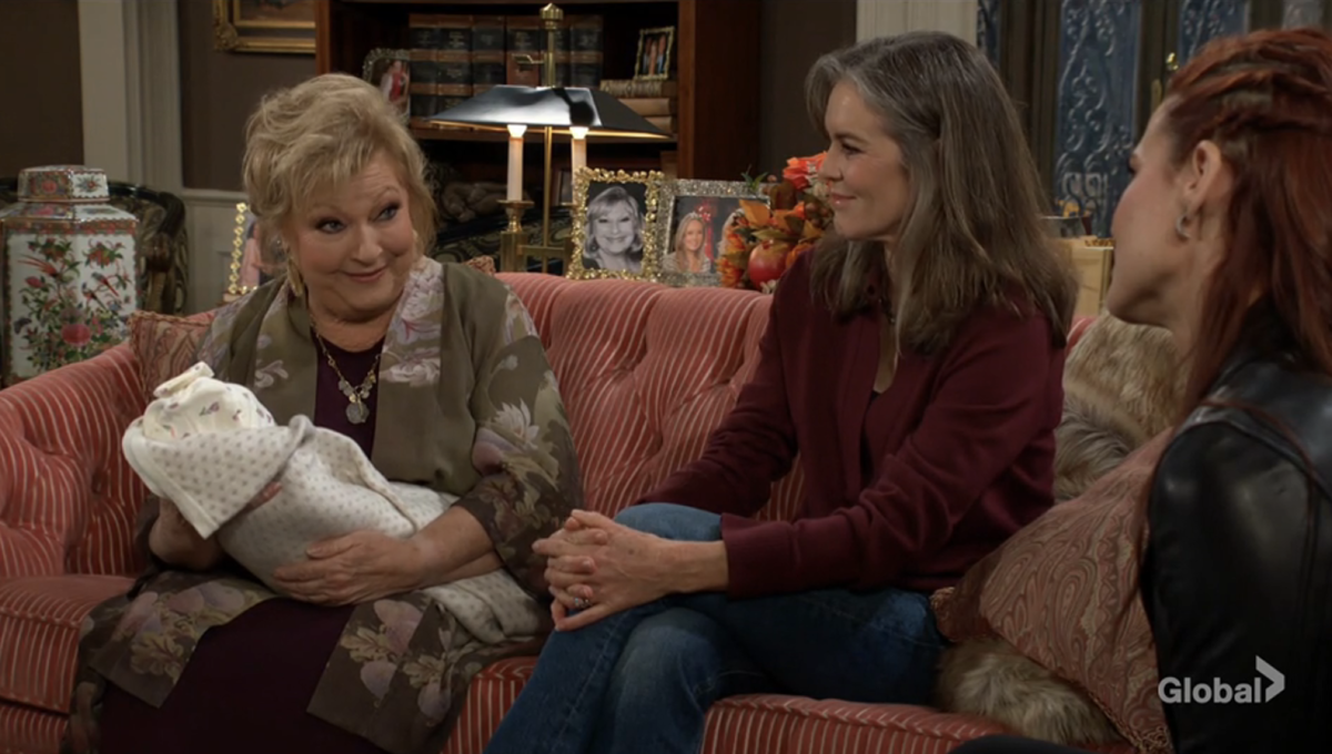 Y&R Day Ahead Recap Wednesday, October 28: Claire’s Dirty Blackmail, Phyllis Declares War & Kyle’s London Cover Blown