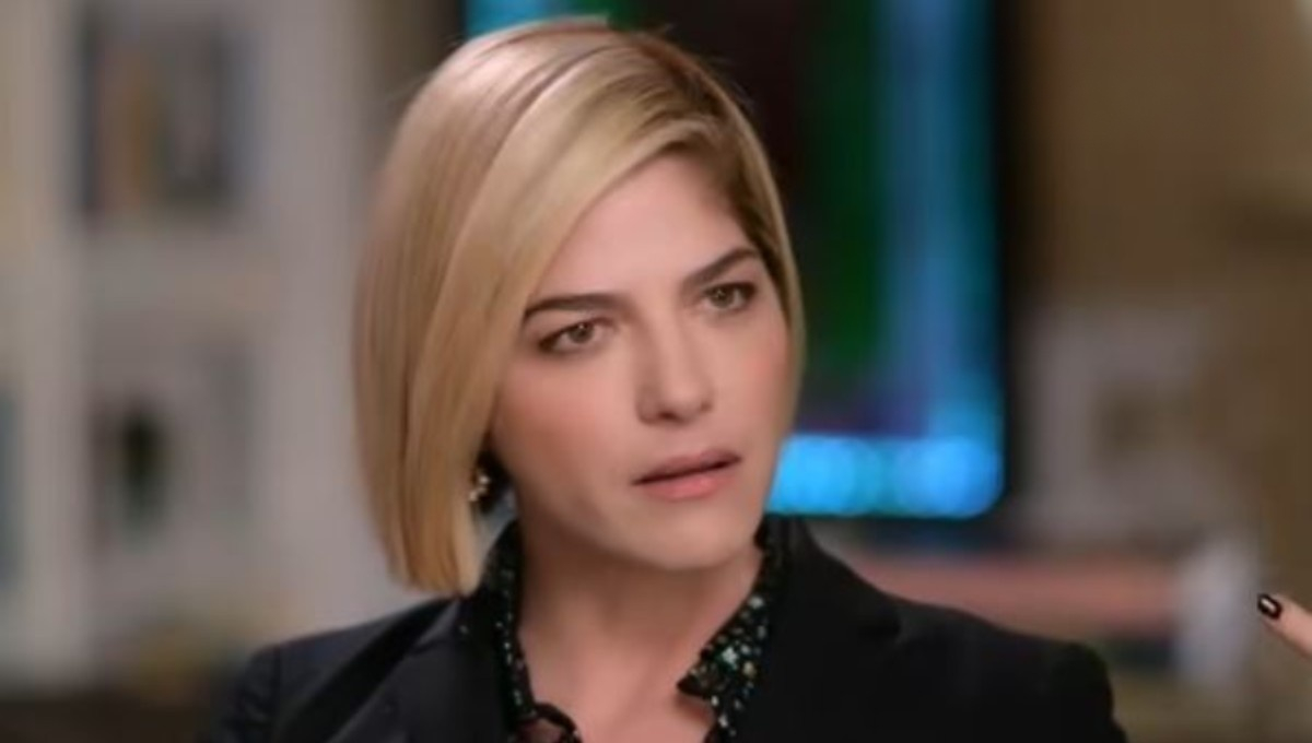 Selma Blair Faces Assault Charges After Delta Flight Meltdown - ABC Nightline - YouTube