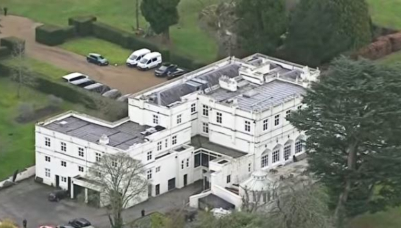 The Royal Lodge - Nine News Australia - YouTube